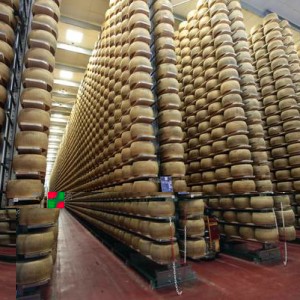 Magazzino-di-Parmigiano-Reggiano-300x300.jpg