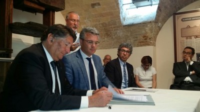 Il Presidente di ANCO Enrico Lupi con l'Assessore regionale Dino Pepe e il coordinatore regionale Stefano Di Giulio.jpg