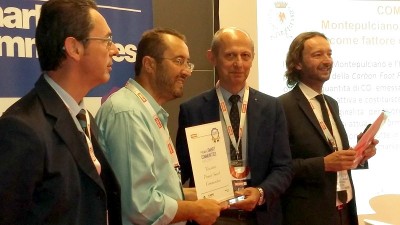 Il Sindaco di Montepulciano, Andrea Rossi, riceve il premio Smau Smart Communities_3.jpg