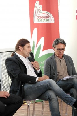 Zeno Roma intervistato dal giornalista Mauro Nalato.jpg
