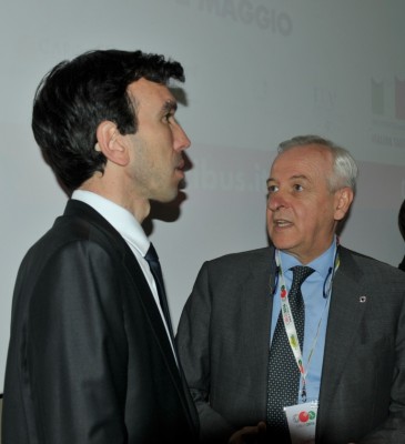 Il Ministro Martina a Cibus con il Presidente di AICIG Giuseppe Liberatore.jpg