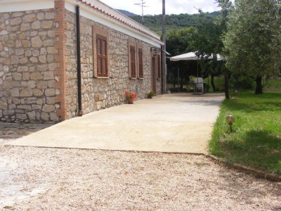 La struttura che vedete è un casale di mia proprietà cui intendo creare un agriturismo / DSCF4502.JPG DSCF4502.JPG