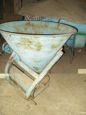 Spandiconcime.JPG (53.04 KiB) Osservato 789 volte Spandiconcime.JPG