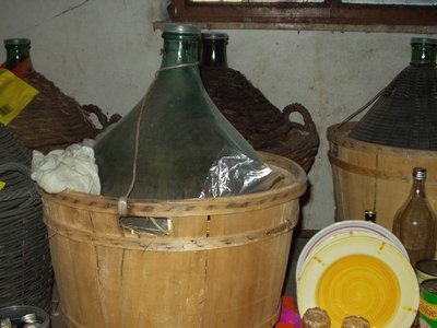 Damigiane 01.JPG (53.06 KiB) Osservato 652 volte Damigiane 01.JPG