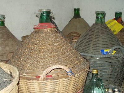 Damigiane 02.JPG (71.15 KiB) Osservato 652 volte Damigiane 02.JPG