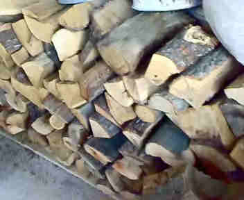 legna accatastata.jpg legna accatastata.jpg