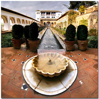Patio de la Acequia - islamic-art.org.jpg (255.35 KiB) Osservato 14314 volte Patio de la Acequia - islamic-art.org.jpg