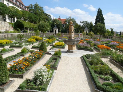 Leonberg_Pomeranzengarten_Blick_auf_Osthälfte.jpg