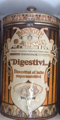 vintage-canisters-vintage-tins.jpg