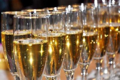 champagne-brindisi.jpg