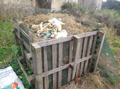 Compostiera / IMG_20150415_112838.jpg IMG_20150415_112838.jpg