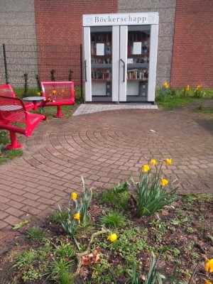 Biblioteca pubblica da inutilizzate cabine telefoniche. (vicino a Lüneburg) / hünnerstall 014.jpg hünnerstall 014.jpg