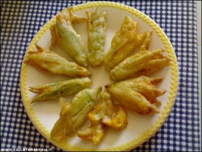 luglio2016-fiori-zucca-fritti.jpg (251.81 KiB) Osservato 555 volte luglio2016-fiori-zucca-fritti.jpg