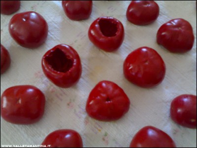 29082016peperoncini-ripieni2.jpg (153.22 KiB) Osservato 525 volte 29082016peperoncini-ripieni2.jpg