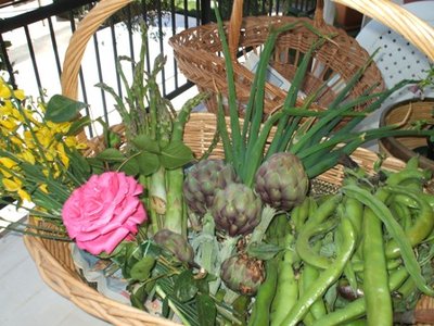 Qualche ortaggio e qualche fiore... / Raccolto 1 maggio.JPG Raccolto 1 maggio.JPG