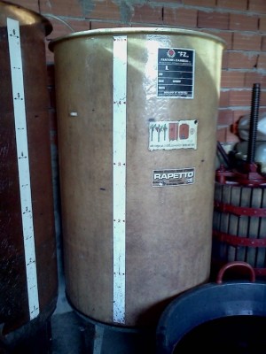 Vasca in vetroresina piccola.jpg (110.51 KiB) Osservato 834 volte Vasca in vetroresina piccola.jpg