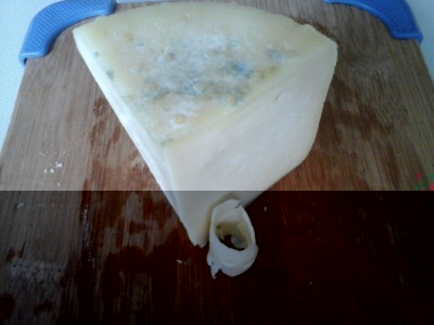 come si vede dalla fettina arrotolata, la pasta e` morbida ed elastica. / 20150808_155708.jpg 20150808_155708.jpg