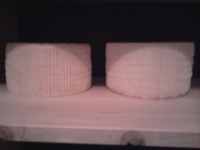 I formaggi a stagionare. / Foto1525.jpg Foto1525.jpg