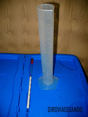 Atrezzi utilizzati, beker e densimetro / 03.jpg 03.jpg