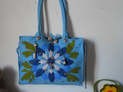 borsa_turchese.JPG (108.77 KiB) Osservato 608 volte borsa_turchese.JPG