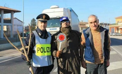 .....e non solo i pompieri si uniscono a noi... / image.jpg image.jpg