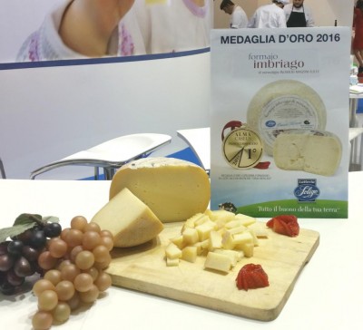 Imbriago Manzoni premiato.jpg (75.36 KiB) Osservato 581 volte Imbriago Manzoni premiato.jpg