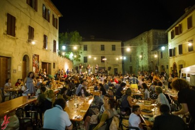 ALTRATERRAPIAZZA2 web.jpg (156.67 KiB) Osservato 600 volte ALTRATERRAPIAZZA2 web.jpg