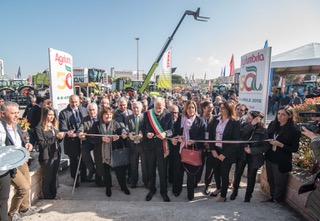 Taglio del nastro.jpeg Taglio del nastro.jpeg