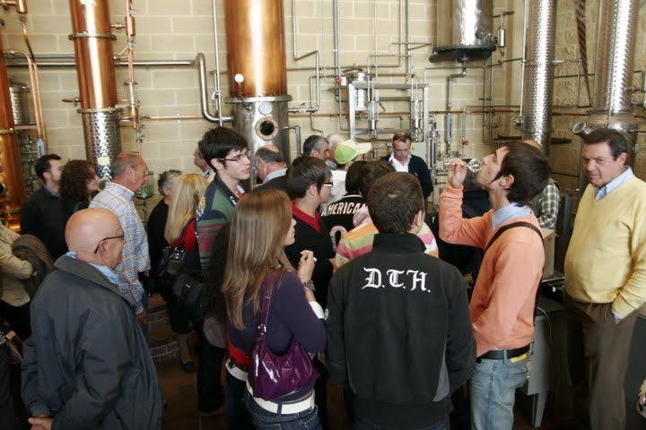 visitatori in distilleria in occasione di Grapperie Aperte.JPG