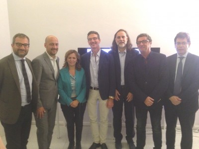 Da sx Luca Bianchi Pier Maria Saccani Colomba Mongiello Fabio Del Bravo Mauro Rosati Francesco Carnevale e Luca Sani.jpg (546.72 KiB) Osservato 2275 volte Da sx Luca Bianchi Pier Maria Saccani Colomba Mongiello Fabio Del Bravo Mauro Rosati Francesco Carnevale e Luca Sani.jpg
