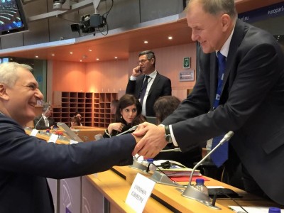 Caputo con il commissario europeo Andriukaitis.jpg (73.82 KiB) Osservato 834 volte Caputo con il commissario europeo Andriukaitis.jpg