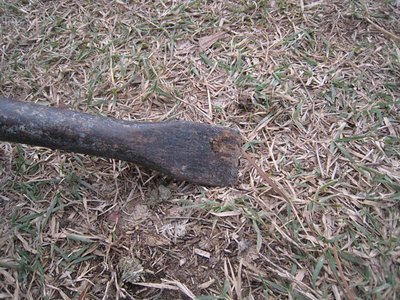 questa parte serve per chiudere il buco battendo la terra intorno al palo, sempre con movimento verticale / cartocciadownIMG_2002.jpg cartocciadownIMG_2002.jpg