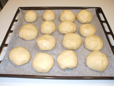 panini al latte dopo la lievitazione.JPG (54.33 KiB) Osservato 712 volte panini al latte dopo la lievitazione.JPG