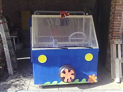 la struttura interna è una vera e propria gabbia di legno con tutte viti....nemmeno un chido.. l'ho costruita io e ho sfialto anche al carnevale... / 180220121350.jpg 180220121350.jpg